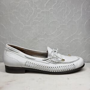 Array Phoenix Leather Loafers Womens 9.5 Narrow White Woven Stitching Slip On